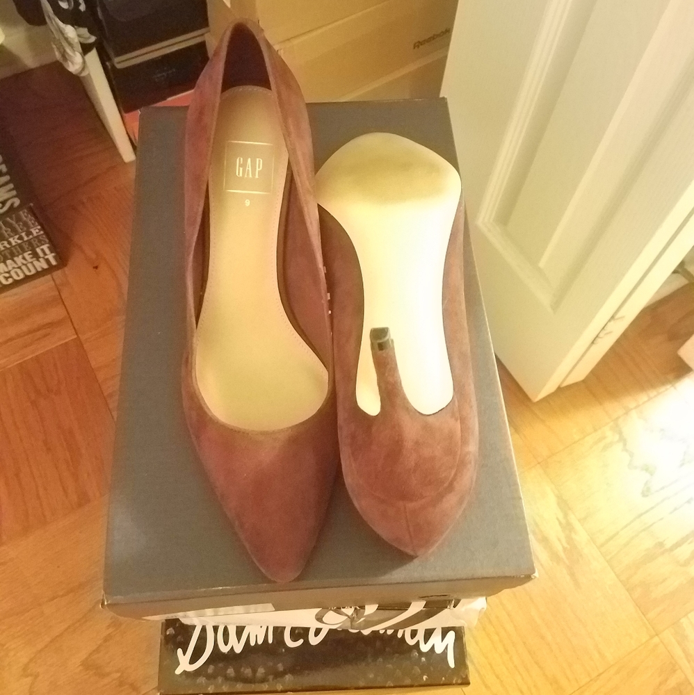 Pumps - Picture 2 of 3